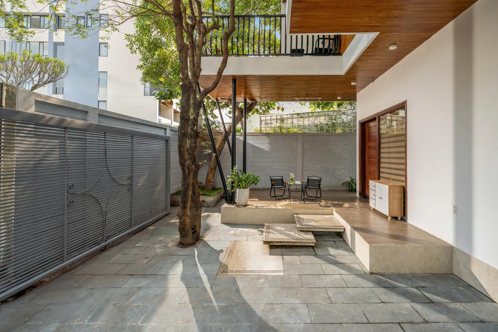 BÀ HUYỆN THANH QUAN