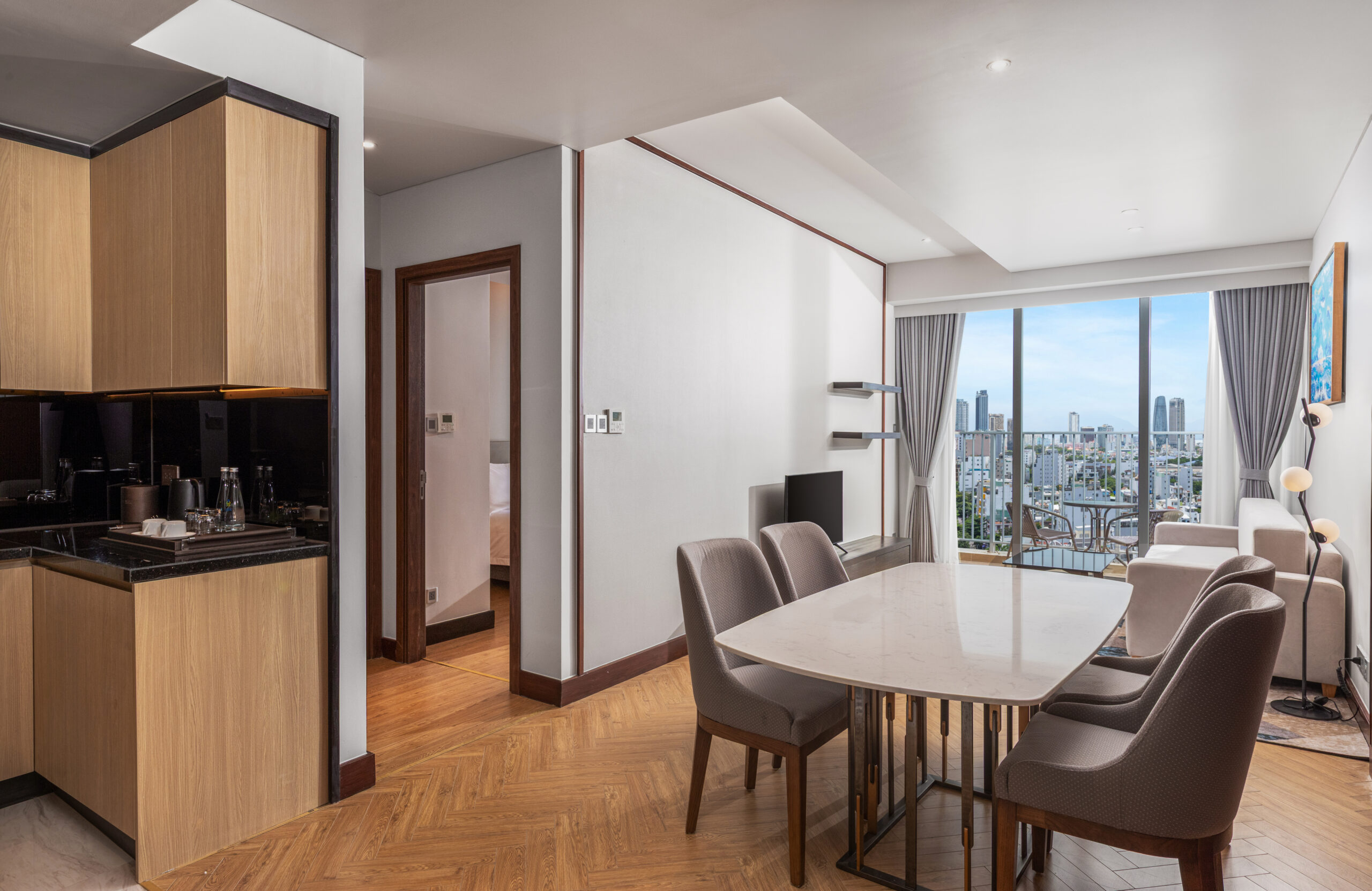 1 BEDROOM CITY VIEW