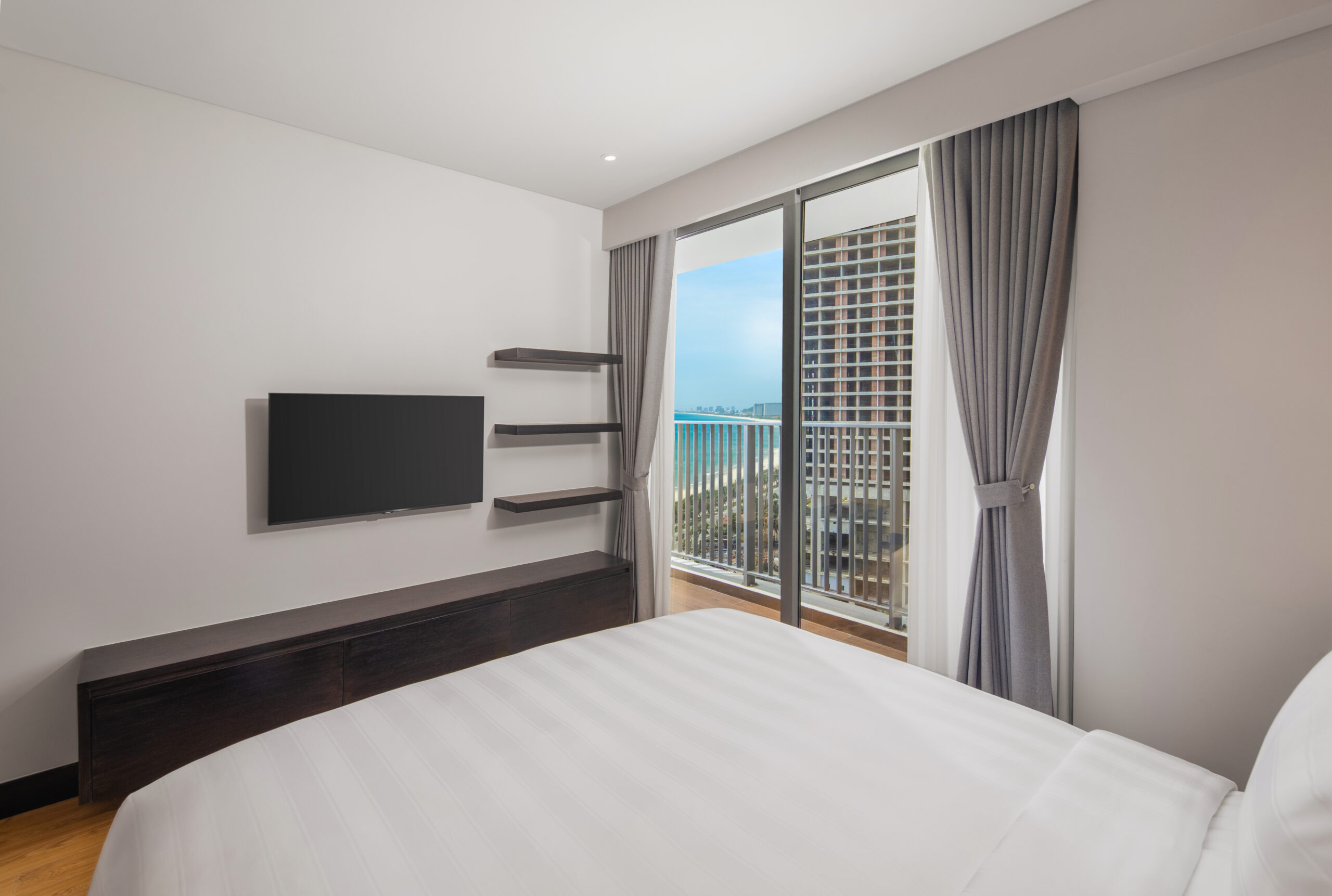1 BED ROOM PARTIAL SEA VIEW