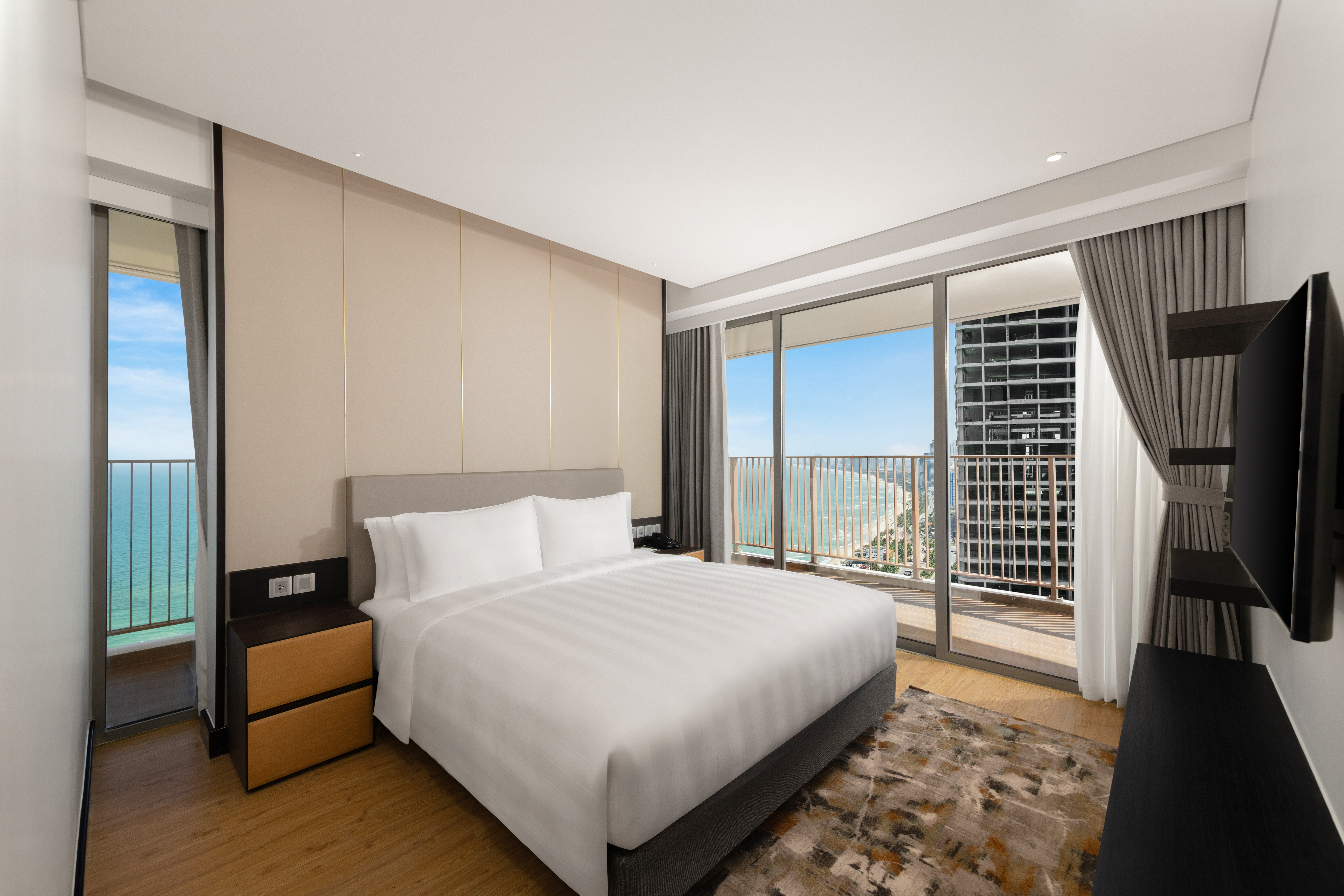 3 BEDROOM GRAND SUITE, PANORAMIC OCEAN VIEW