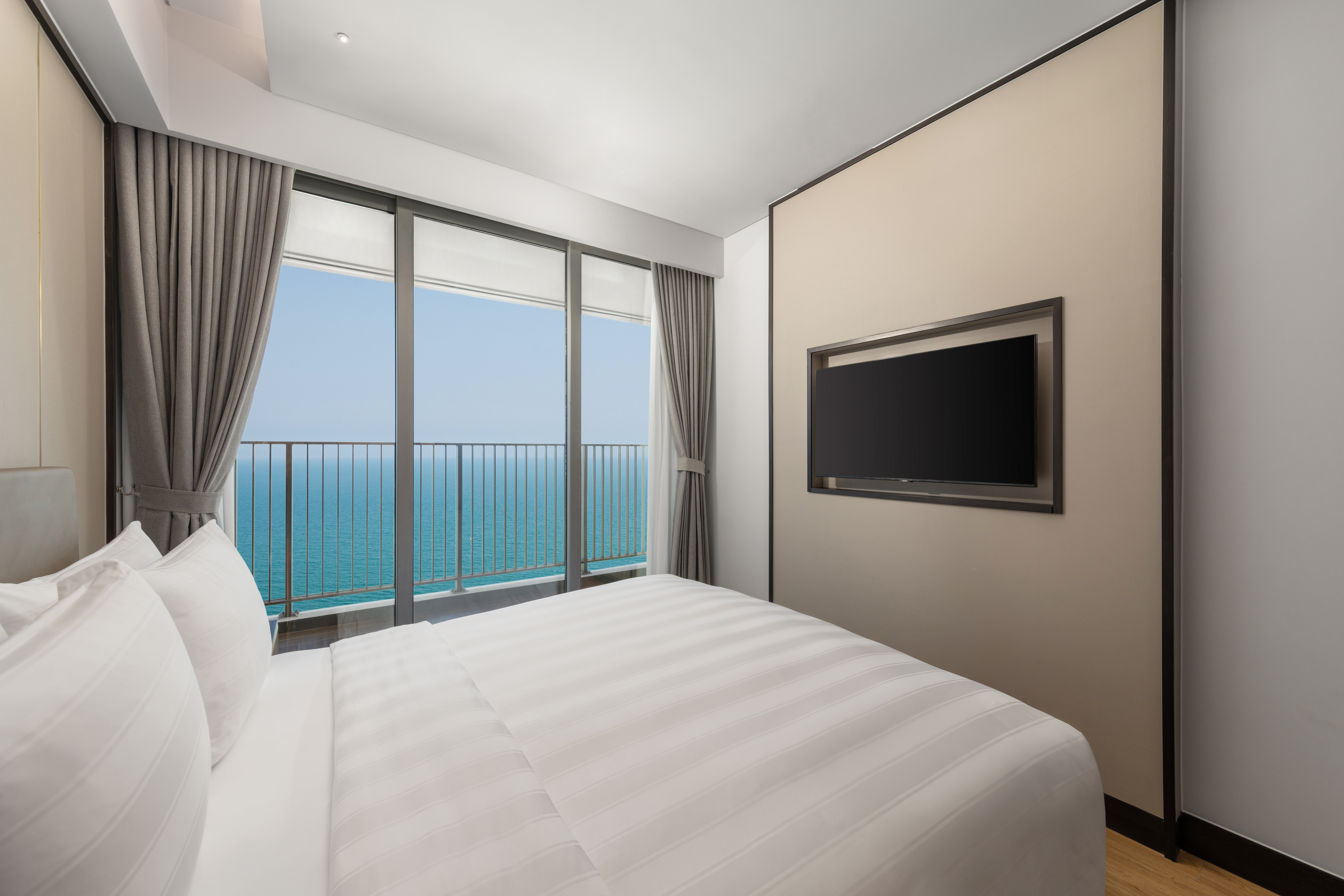 3 BEDROOM GRAND SUITE, PANORAMIC OCEAN VIEW
