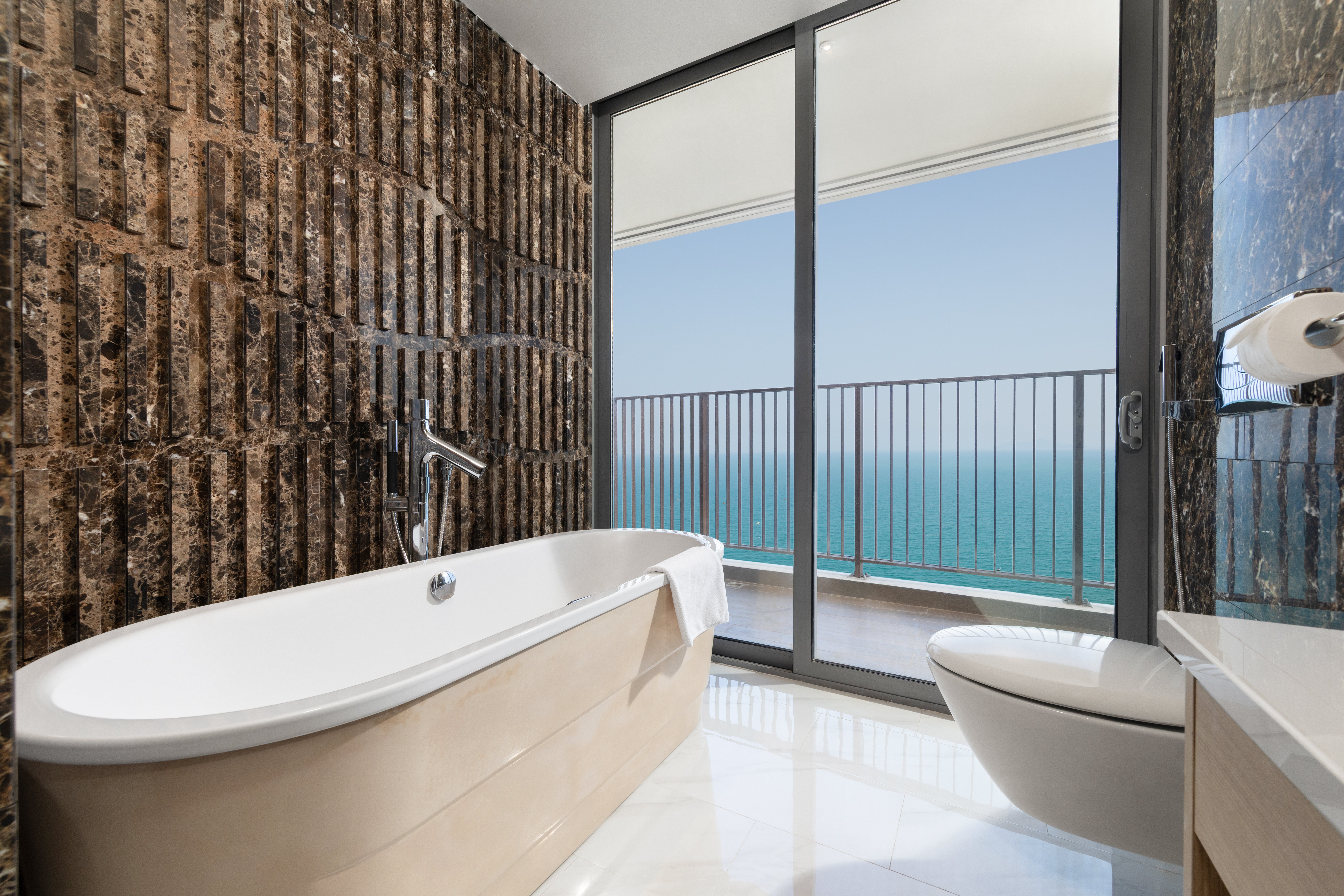 3 BEDROOM GRAND SUITE, PANORAMIC OCEAN VIEW