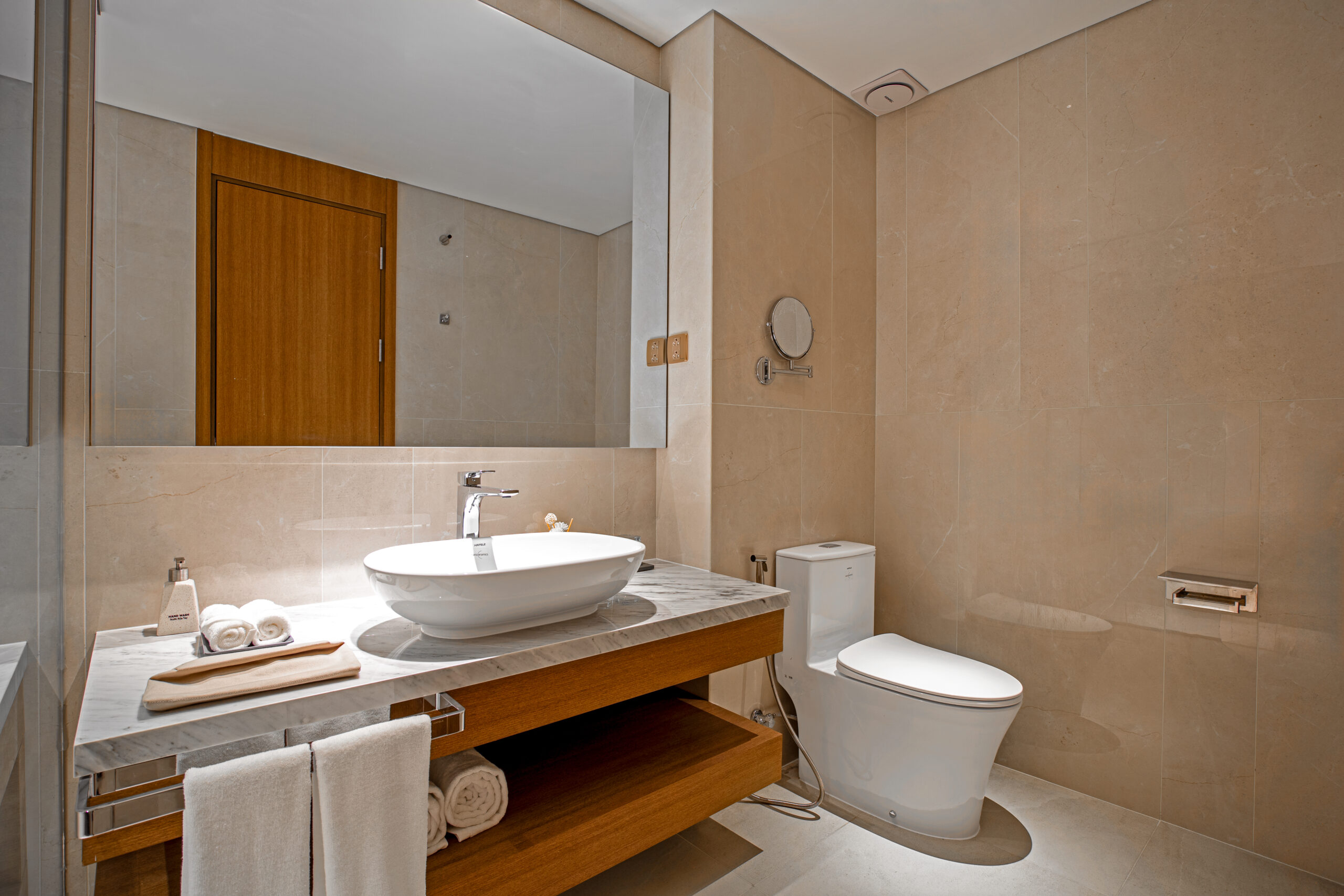 EXECUTIVE 3-BEDROOM SUITE RIVER VIEW