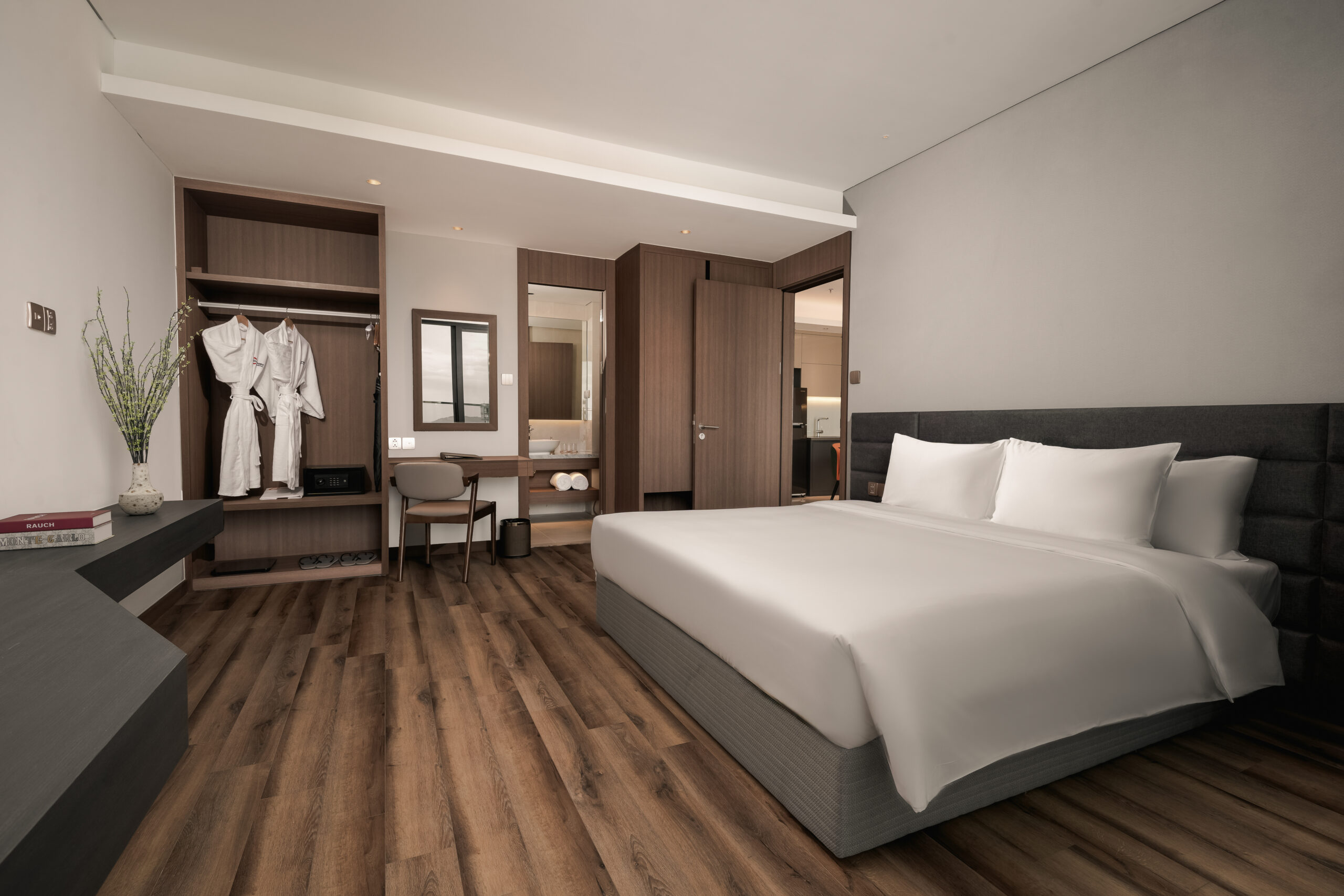 EXECUTIVE 2-BEDROOM SUITE RIVER VIEW