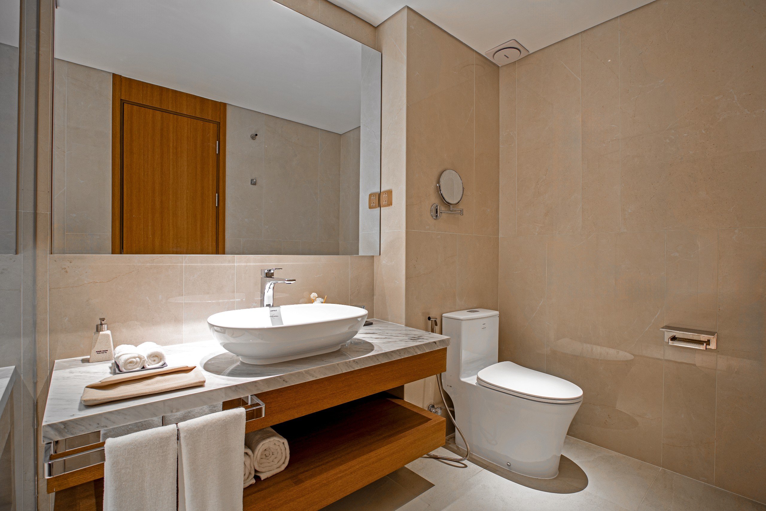 EXECUTIVE 2-BEDROOM SUITE RIVER VIEW