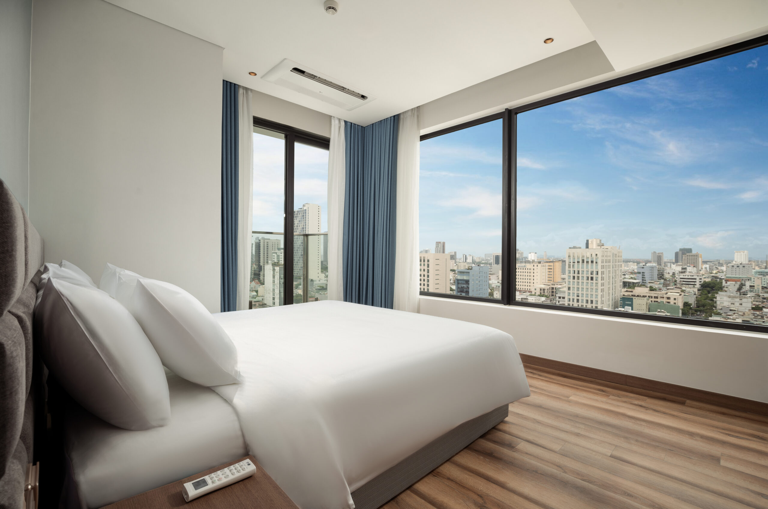 EXECUTIVE 3-BEDROOM SUITE RIVER VIEW