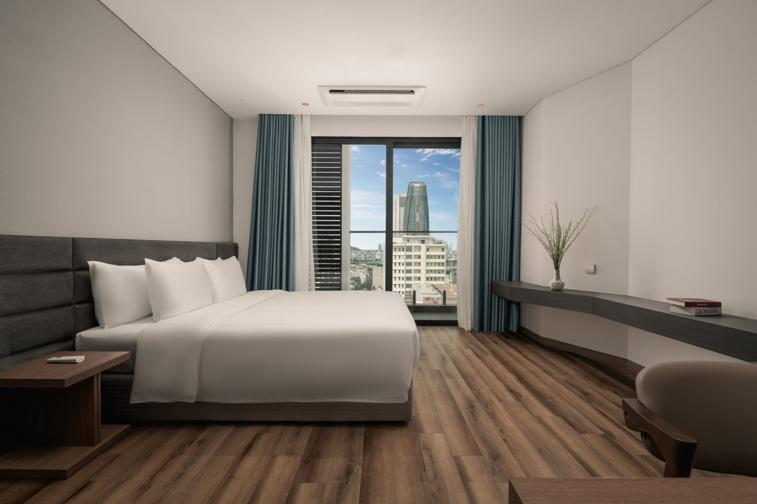EXECUTIVE 2-BEDROOM SUITE RIVER VIEW