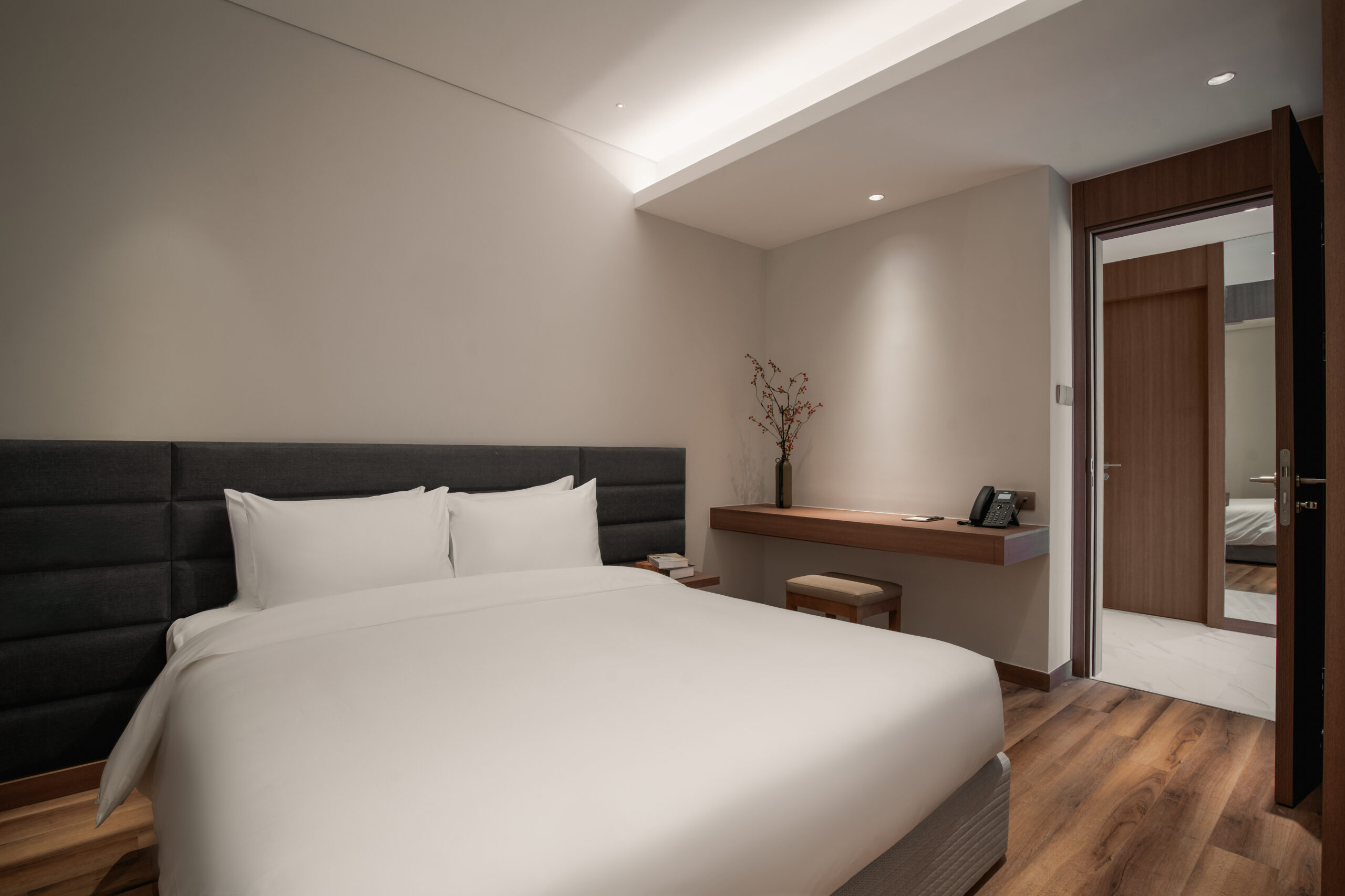 EXECUTIVE 2-BEDROOM SUITE RIVER VIEW
